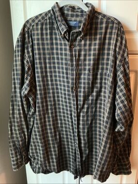 Roundtree & Yorke Outdoors Navy and Cream Plaid Button-Down Shirt Men’s